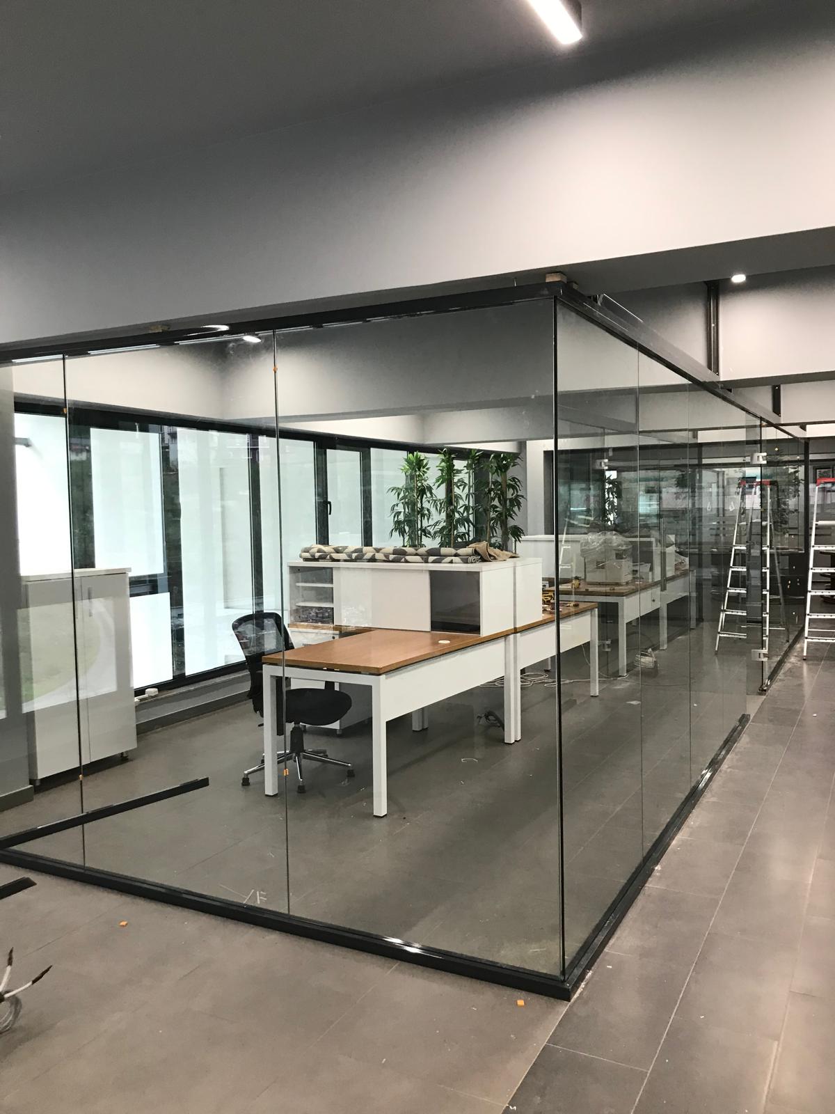 Modern ofis bölme uygulaması